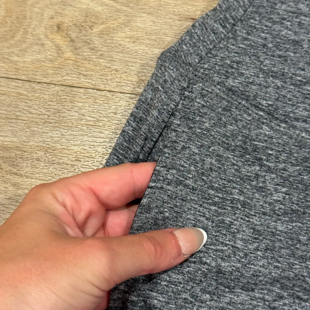 NWT Feat Set Heathered Grey Long Pullover Top & Shorts Size Small Gray - Image 4