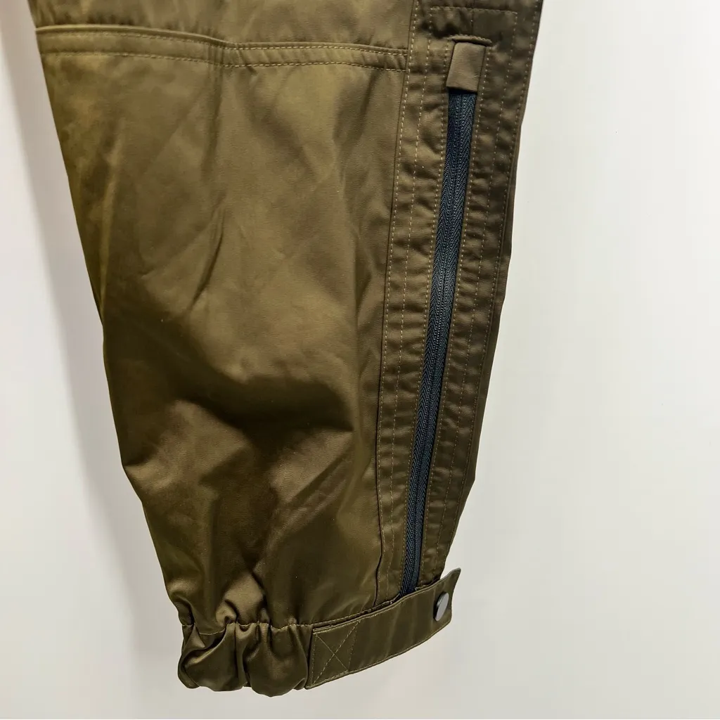 Athleta radiant jogger size 8 olive green shiny pants - Image 3