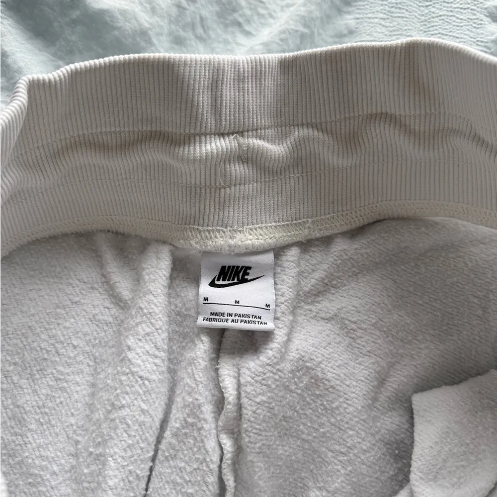 Nike White Sweatpants with Black Logo - Image 3