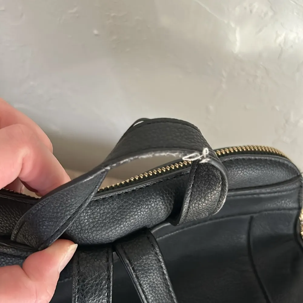 Black & gold faux leather aldo backpack - Image 4