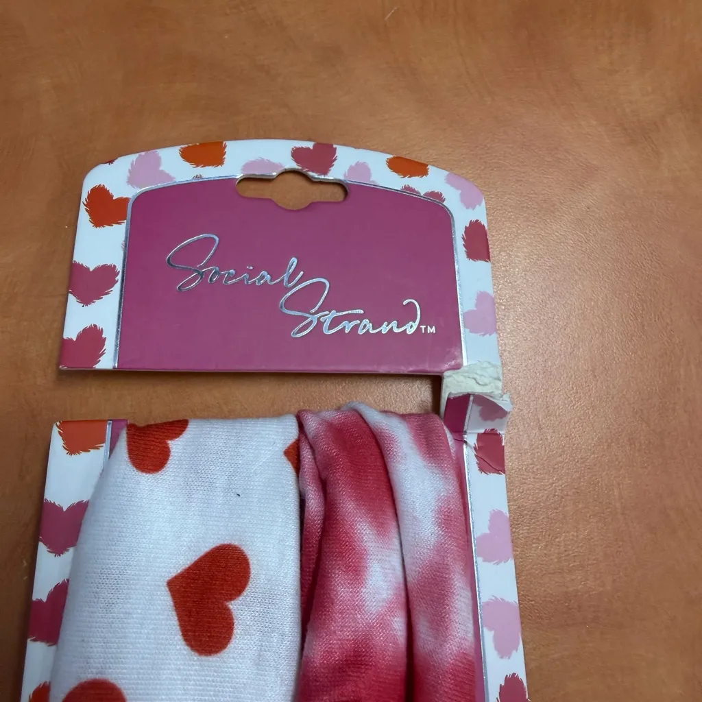 Stylish Heart Patterned & Tie Dye Patterned Headband in Red and White - Image 2