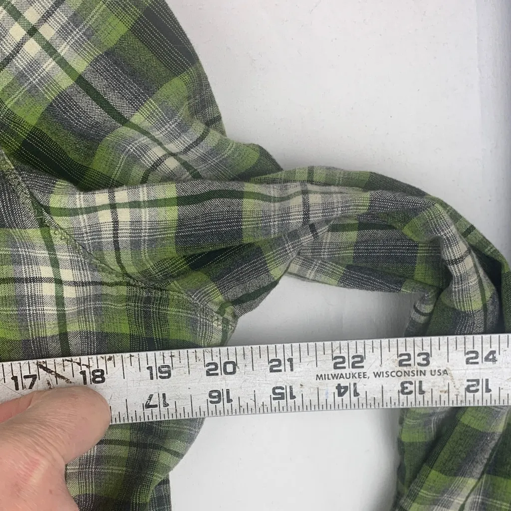 KÜHL size large women's long sleeve Green Plaid Shirt pearl snap button down - Image 7