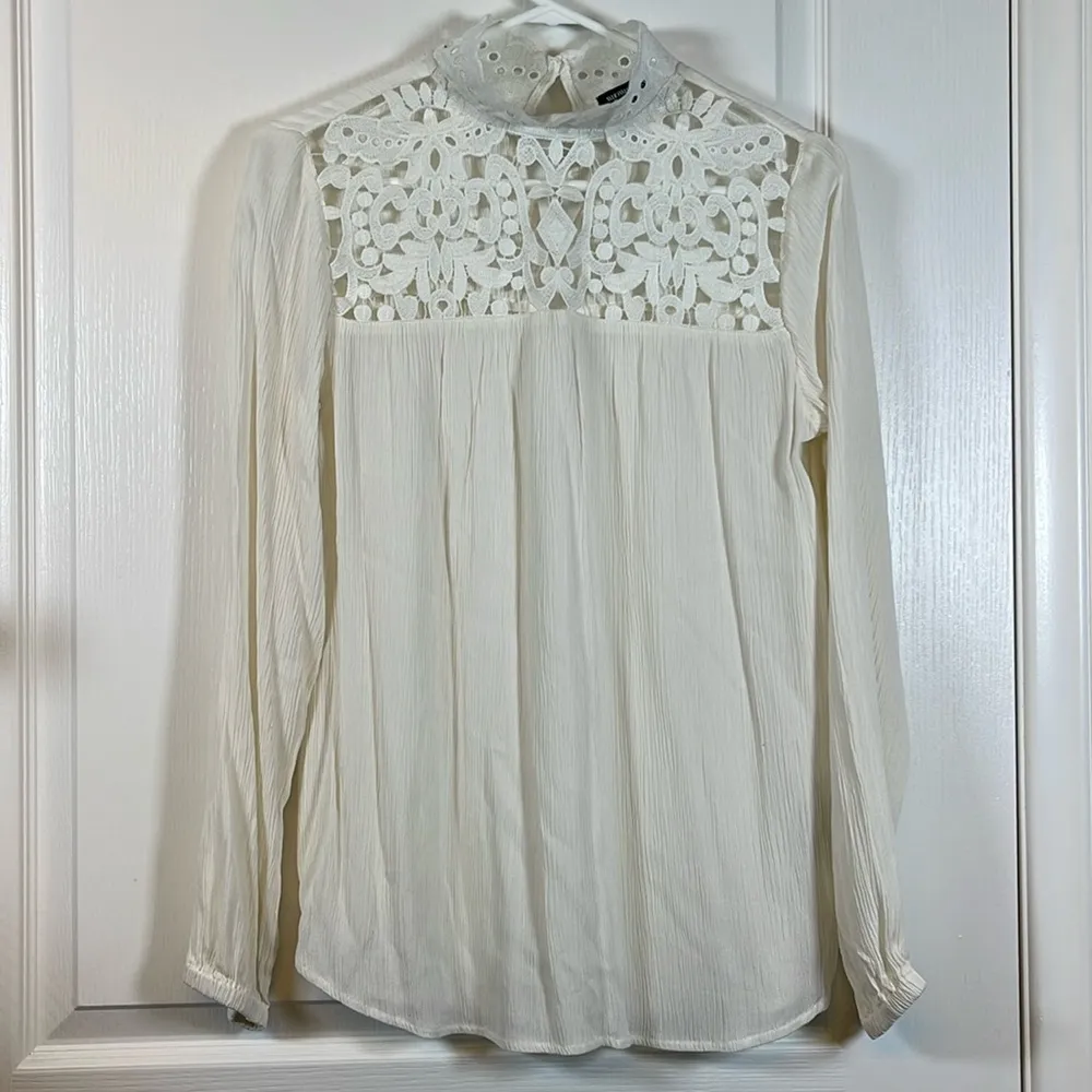 WhoWhatWear Cream Long Sleeve Lace Bohemian Peasant Blouse Size Small EUC #7322 - Image 2