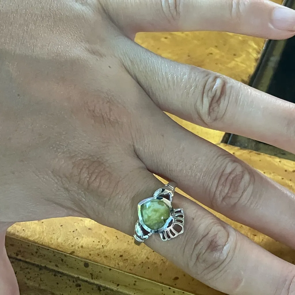 Natural Connemara Marble Sterling Silver Claddagh Ring Size 9 - Image 4