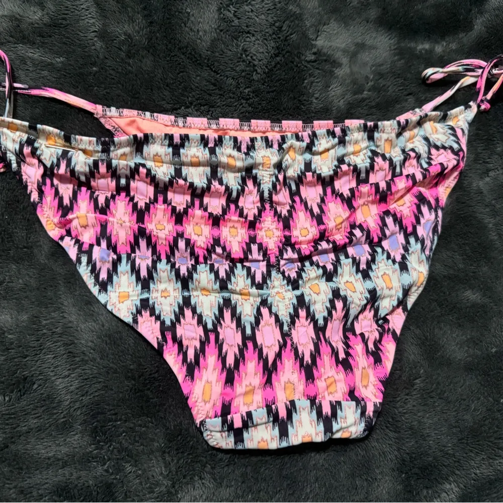 Victorias Secret Large Bikini bottom. Foil accent. - Image 4