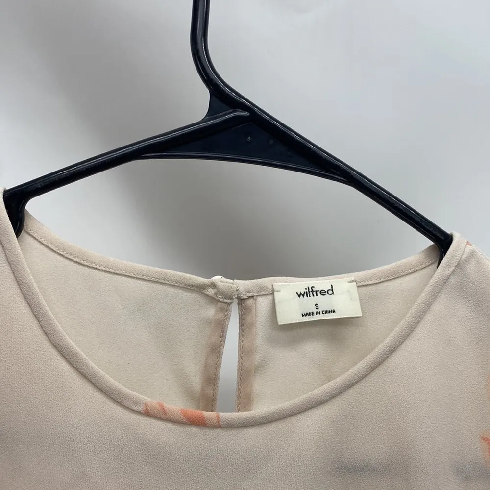 Wilfred Pink peach Floral Blouse cropped flowy sleeve lightweight date Night - Image 2