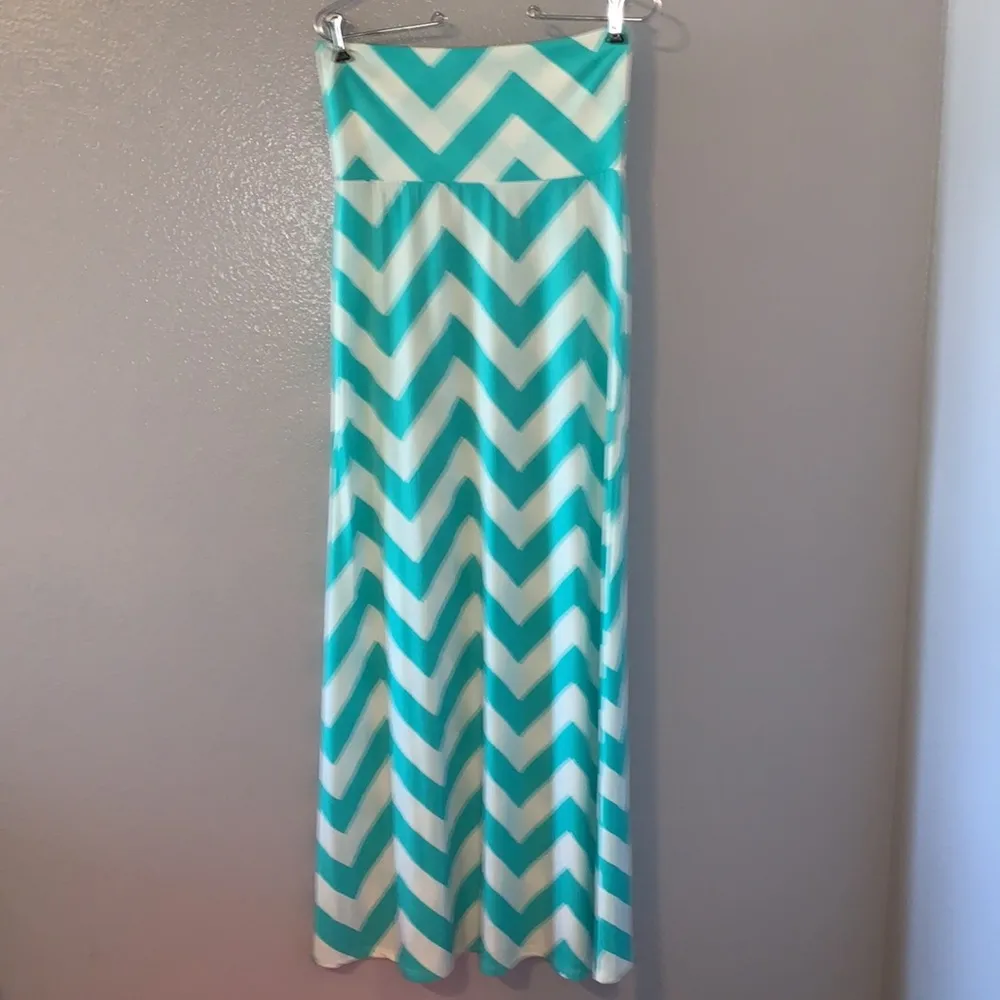 Moa blue white chevron print stretchy maxi skirt Size M - Image 4