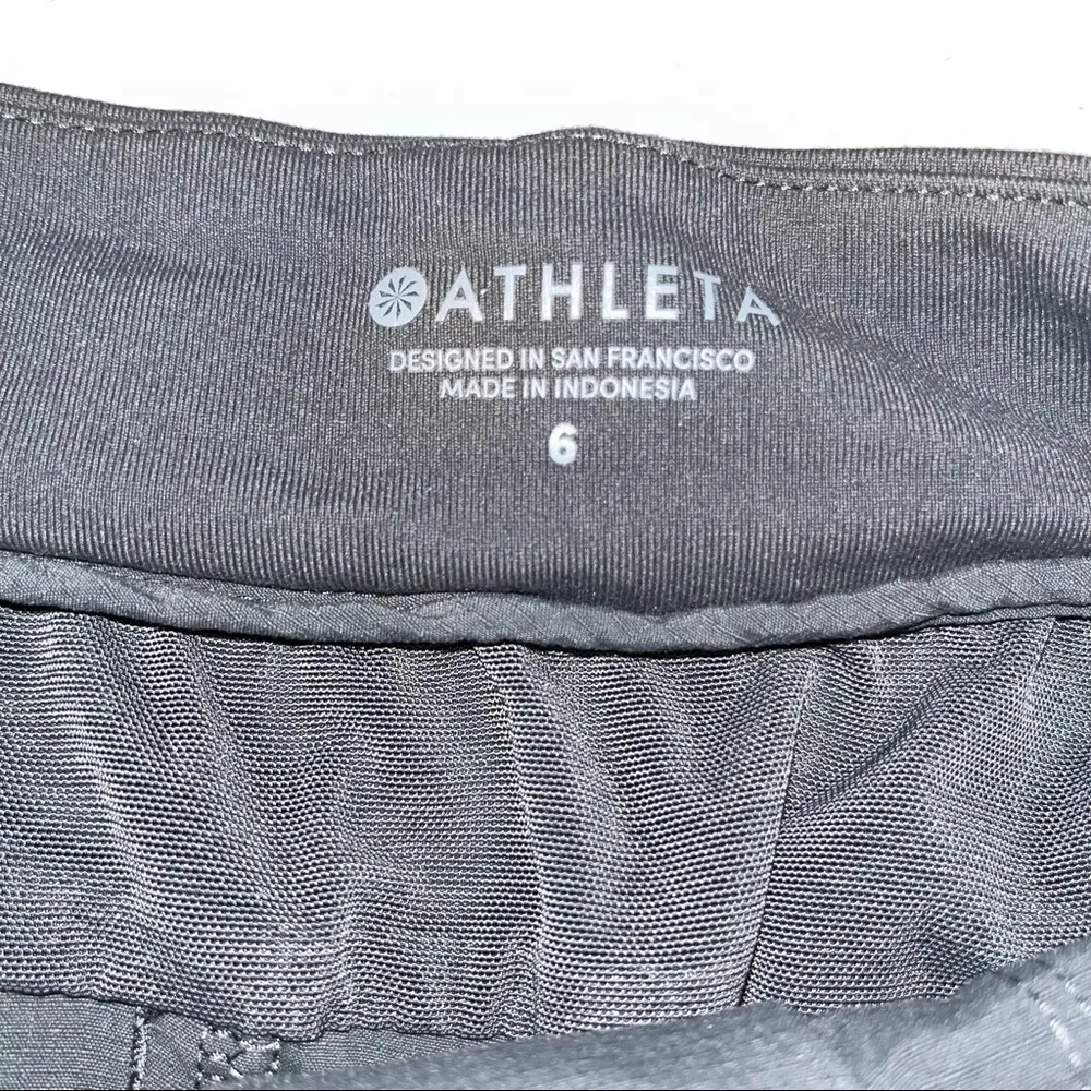Athleta Gray Trekkie Shorts - Image 6