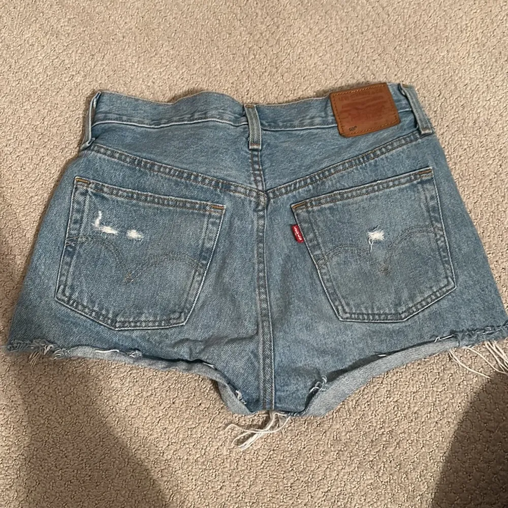 Levi 501 denim shorts - Image 5
