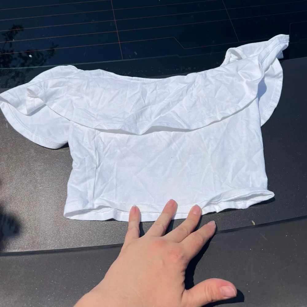 S BSKgirlBershka white retro ruffle cropped top - Image 3