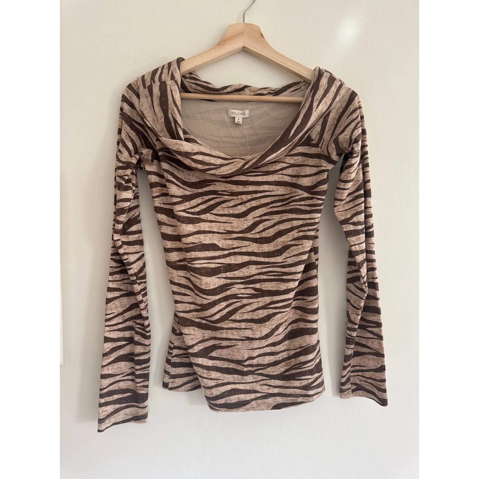 PILCRO Off The Shoulder Zebra Long Sleeve Top Size Medium NWT - Image 5