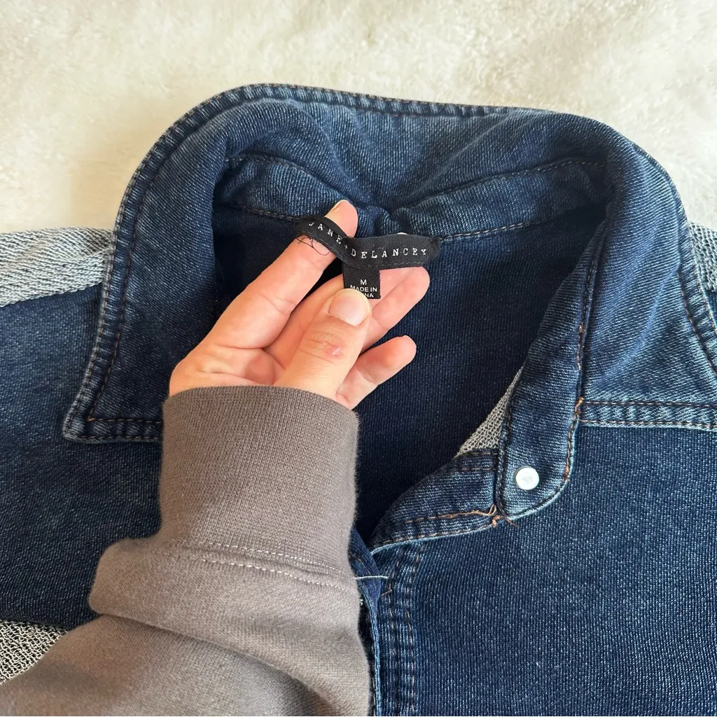 Jane and Delancey Blue Chambray Stretch Shirt Size Medium - Image 4