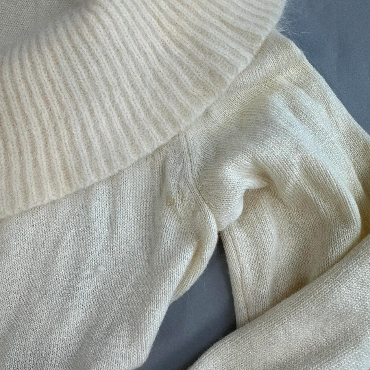 White House Black Market Shawl With Furry Collar - Image 5