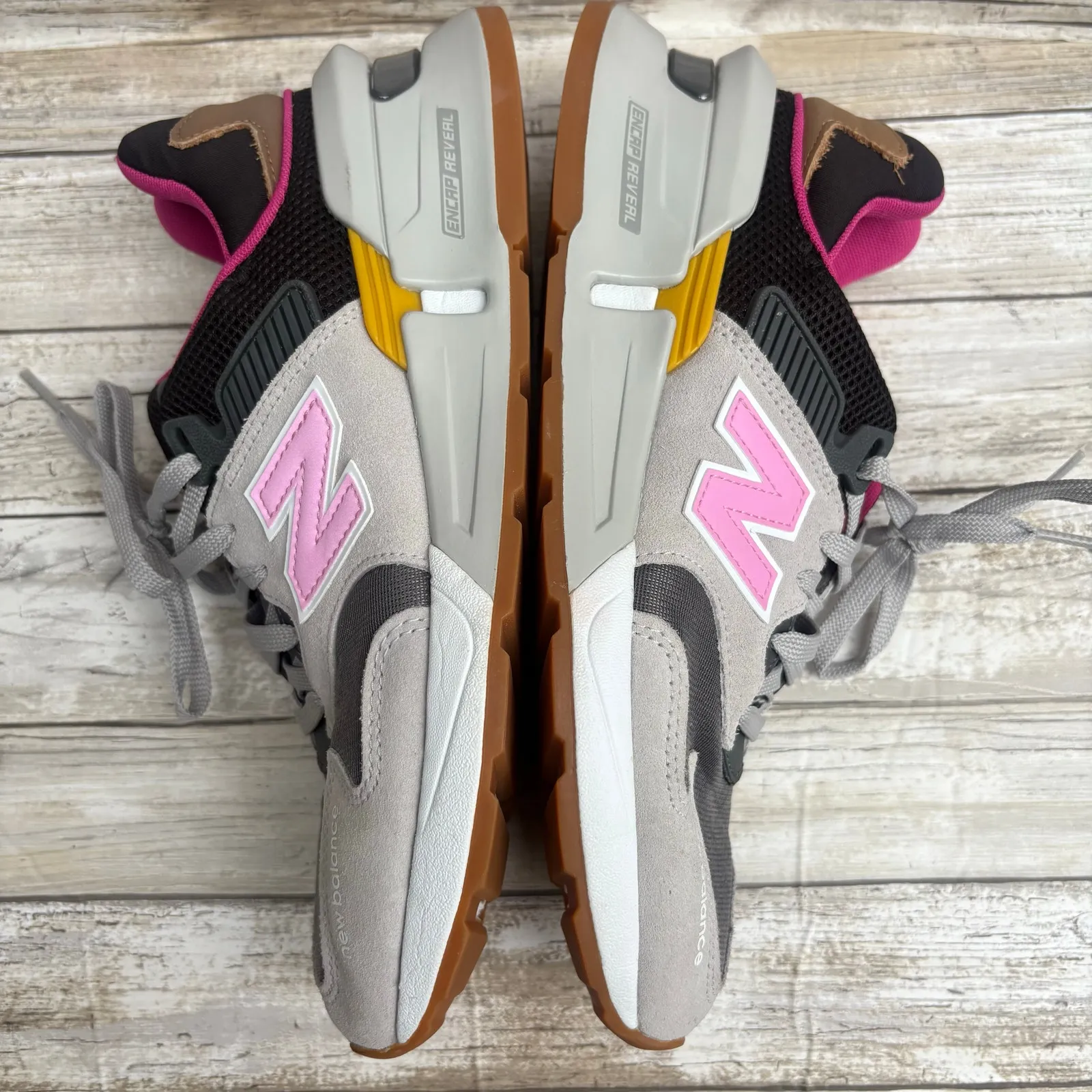 New Balance Shoes Sz 9.5 Gray Pink WS997 JGB Athletic Sneaker EUC Running Gym - Image 3