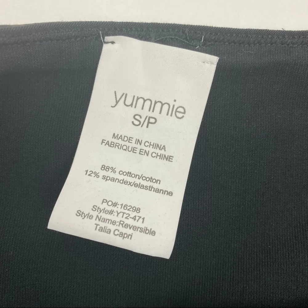 Yummie Reversible Talia Capri Shaping Cotton Stretch Leggings: Black Ocelot - Image 10