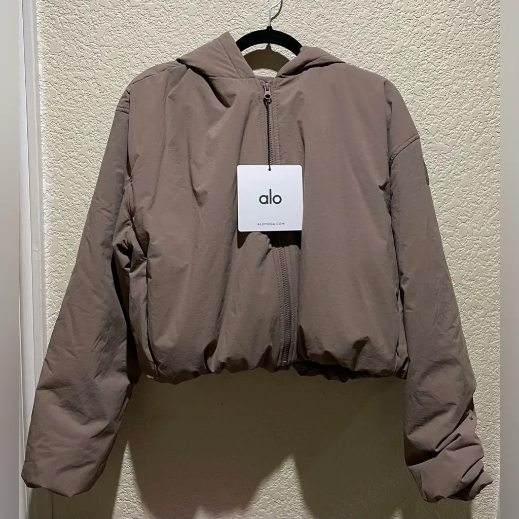 ALO Yoga NWT Cropped Mountain Peak Full Zip hoodie Jacket Mushroom Color Size L - Image 8