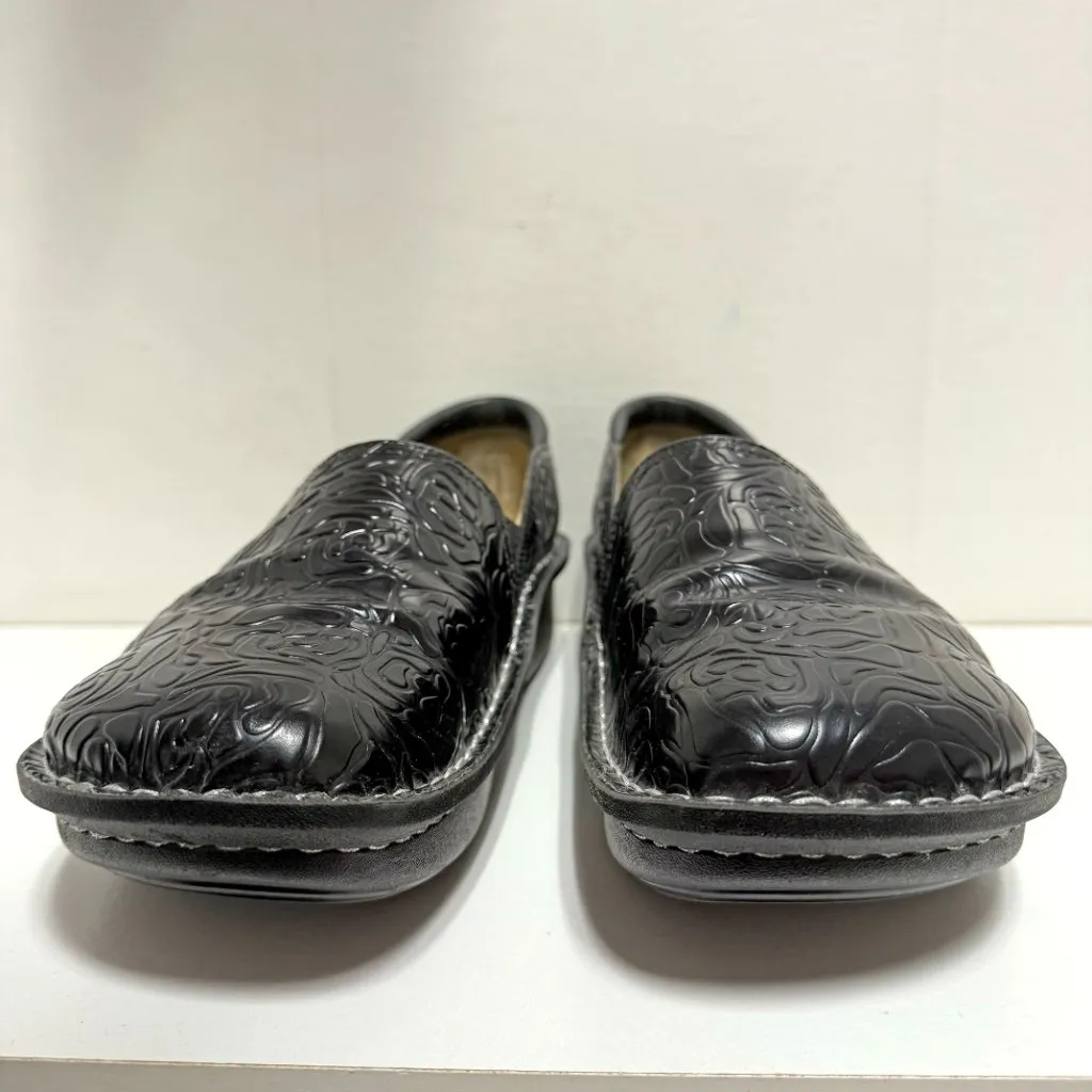 Alegria Debra Black Embossed Rose Shoe - Image 5