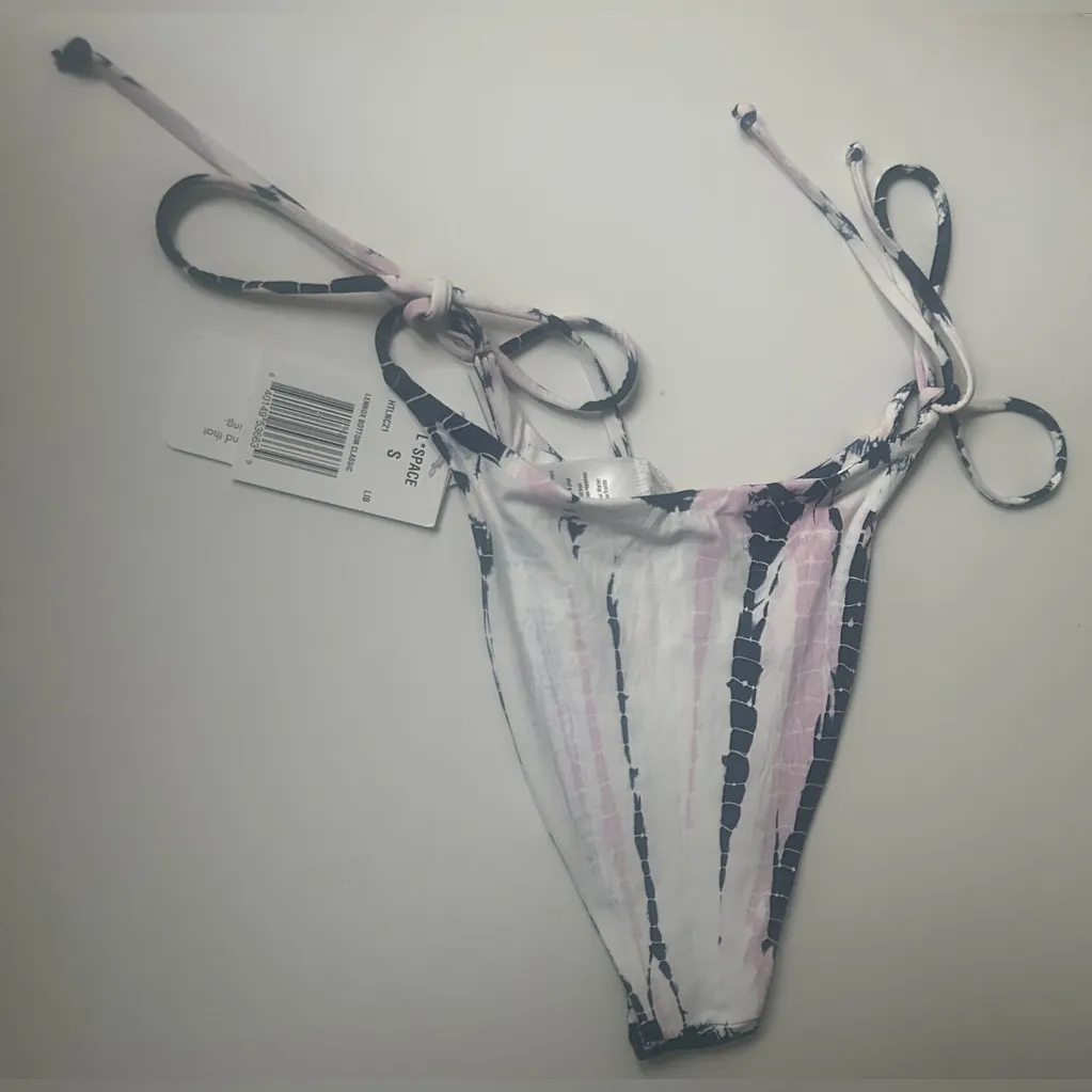 L Space tie dye bikini bottom Size Small - Image 5