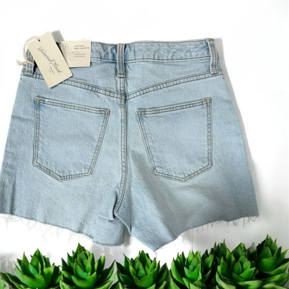 Universal Thread NWT Vintage Midi Denim Shorts Size 0 - Image 2