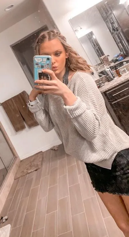 Hollister Cream Sweater - Image 3