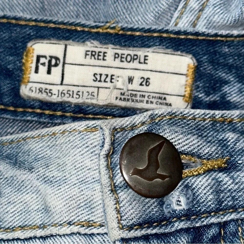 Free People Women’s 26 Light Blue White Lace Trimmed Cut Off Denim Jean Shorts - Image 8