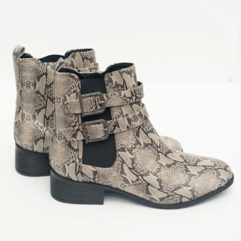 Kennth Cole Reaction. Snake Skin Print Chelsea Boot. - Image 8
