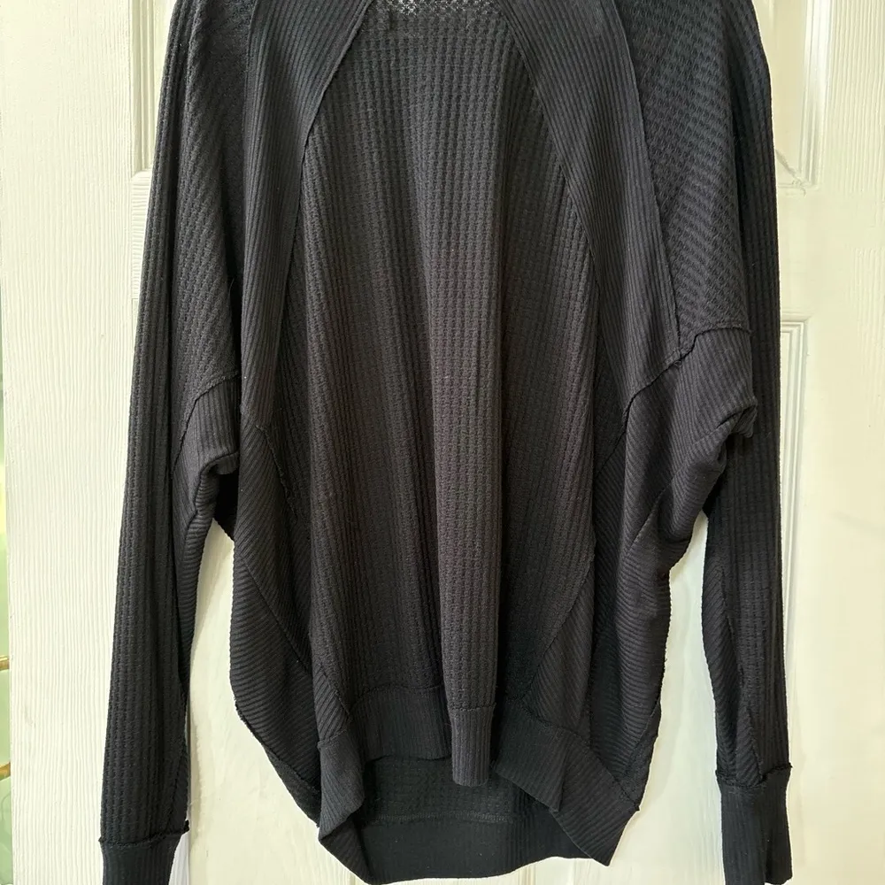 Free People Grey V-Neck Women's Top - Image 2