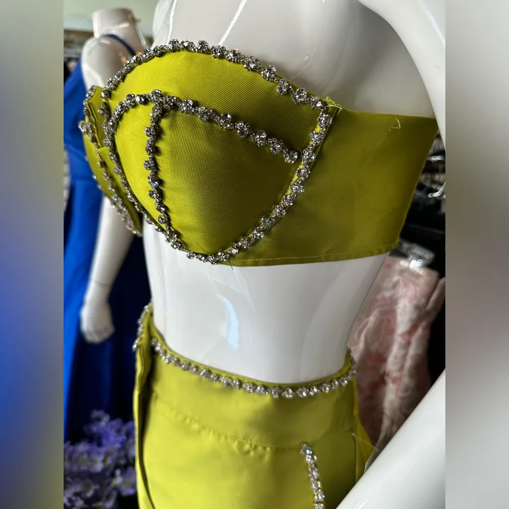 Nasty Gal diamanté Embellished size 6 top & size 8 wide leg pantsChartreuse - Image 2