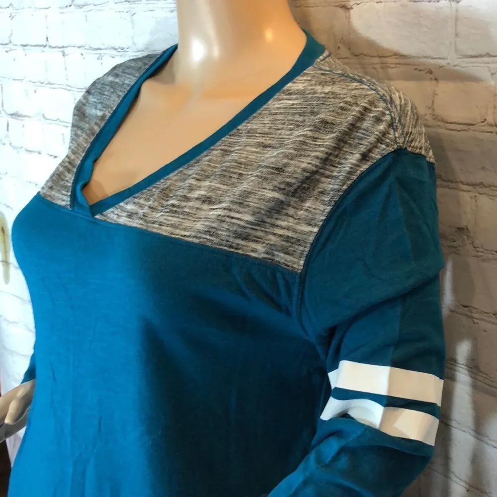 PINK Victoria's Secret Vneck Long Sleeve Tee M - Image 6