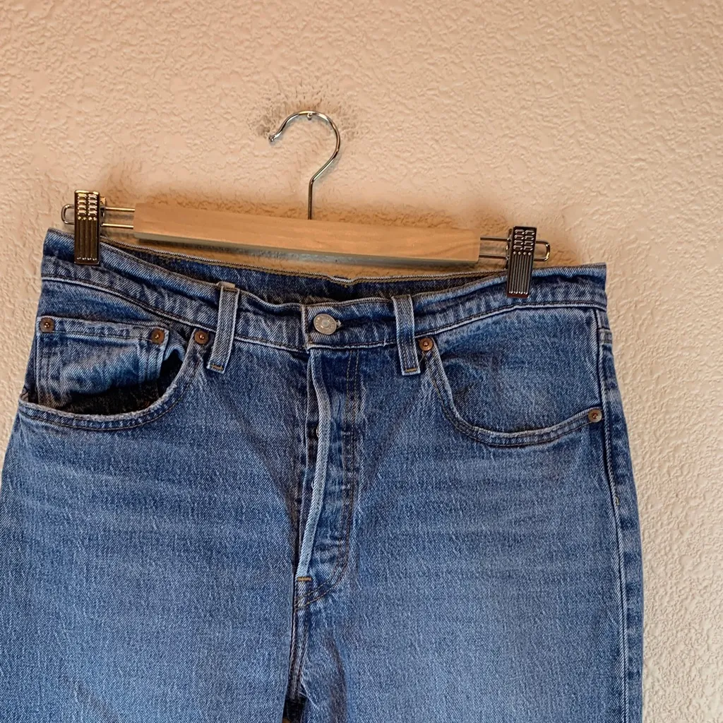 Levi’s women’s 501 jeans sz 32 straight high rise medium wash button fly casual - Image 9