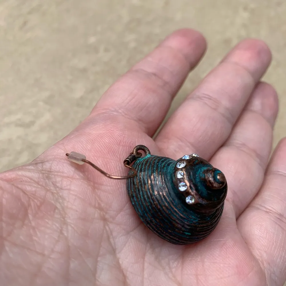 Oxidized Copper Tone Shell Crystal Drop Earrings Green - Image 2