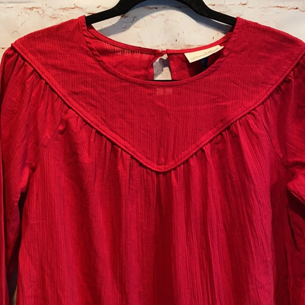 Universal Threads long sleeve red key hole blouse - Image 3