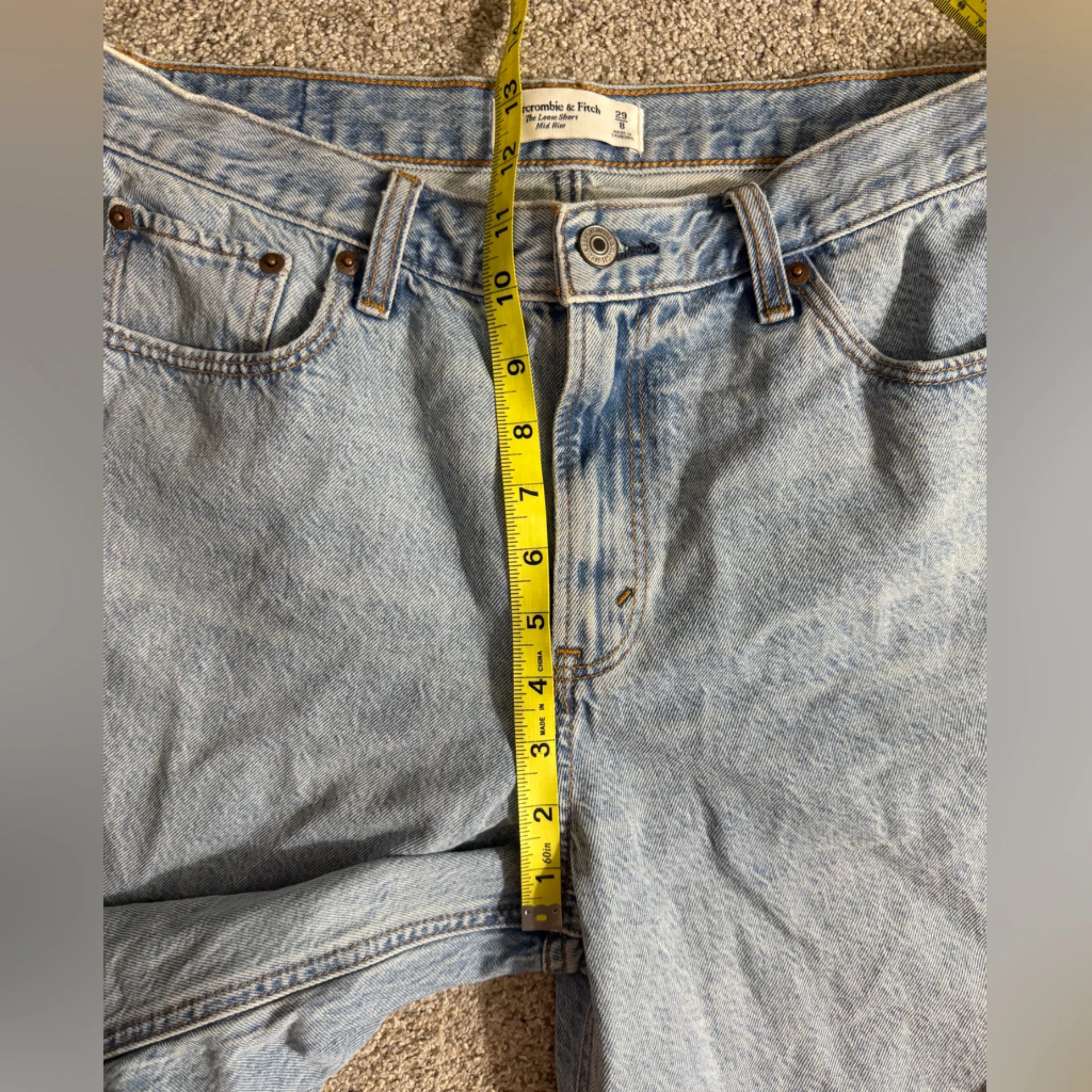 Abercrombie & Fitch A&F Mid Rise Loose Short in Light Wash Blue Denim Size 29 - Image 12