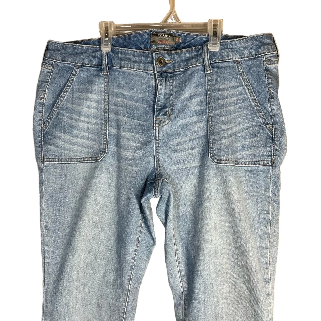 TORRID Womens Size 16‎ Light Wash Blue Cropped Boyfriend Vintage Stretch Raw Hem - Image 2