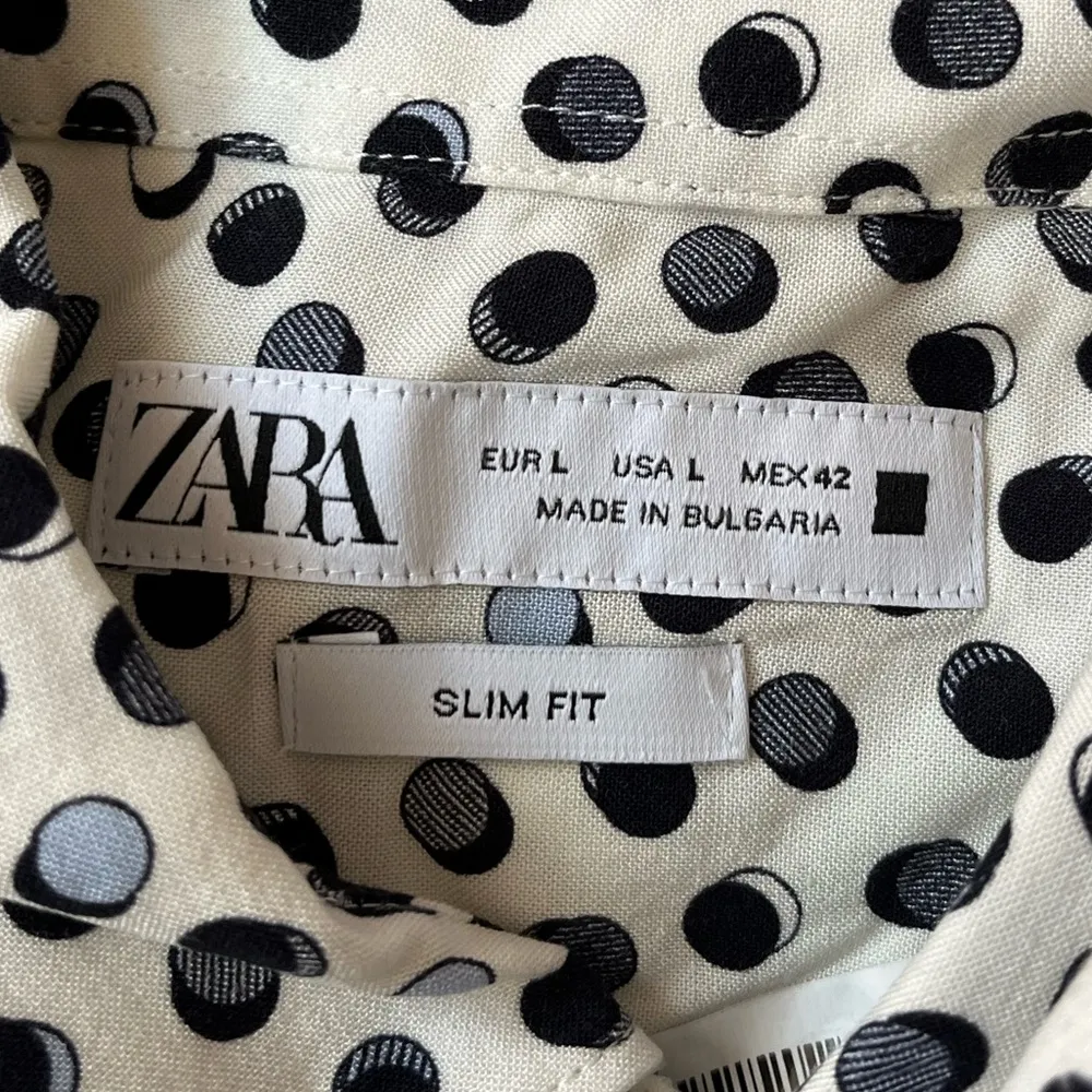 Zara Slim Fit Circle Pattern Button Down Shirt White Black, Blue Size Large - Image 3