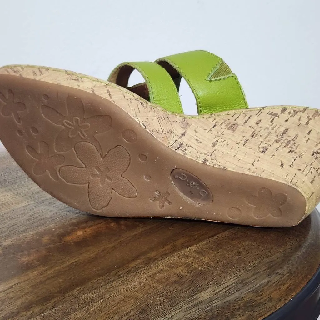 b.o.c. Green Leather Cork Sole Wedge Sandals Size 9 Green Leather Wedges - Image 11