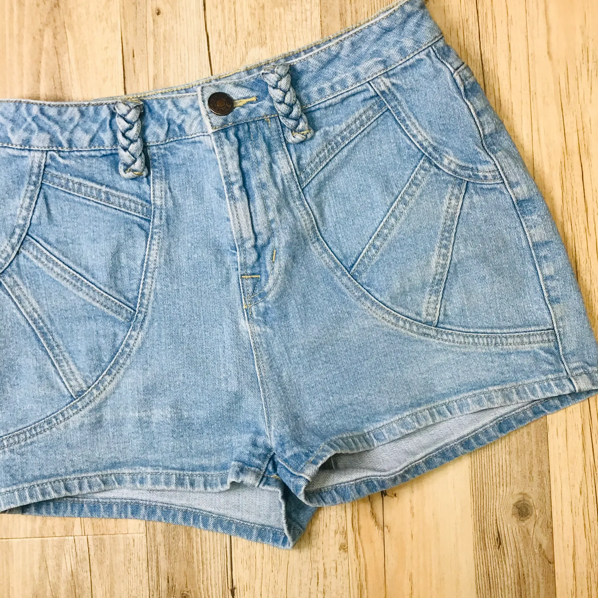 BDG high waisted shorts Sz 26 - Image 3