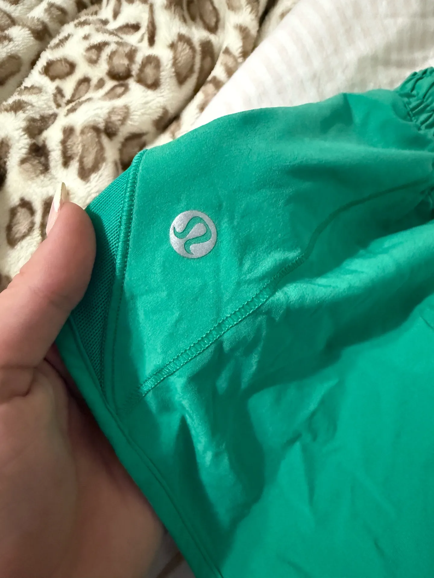 Lululemon Shorts Hotty Hot 2.5" Low-Rise - Image 3