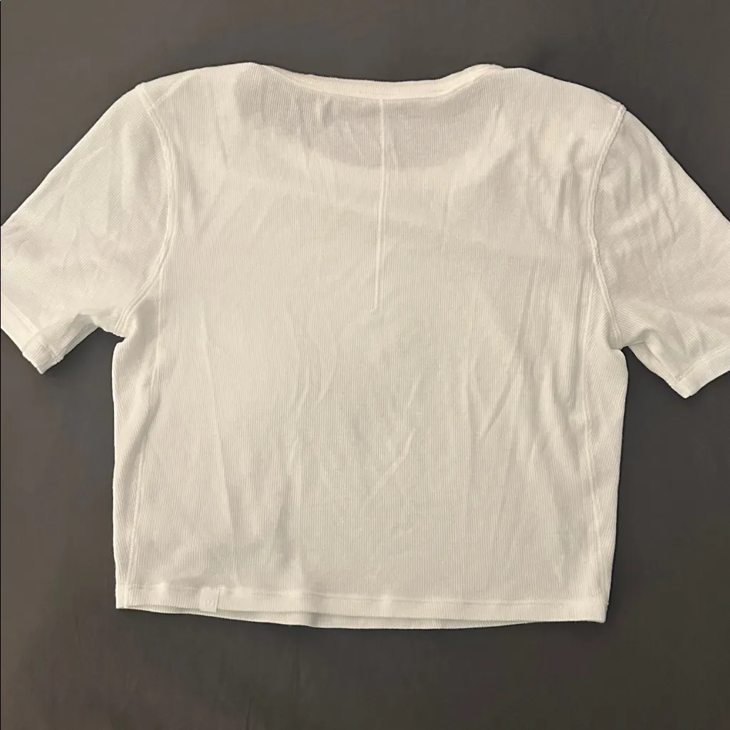 Lululemon Hold Tight Straight Hem Crop Tee Sz 4 - Image 8