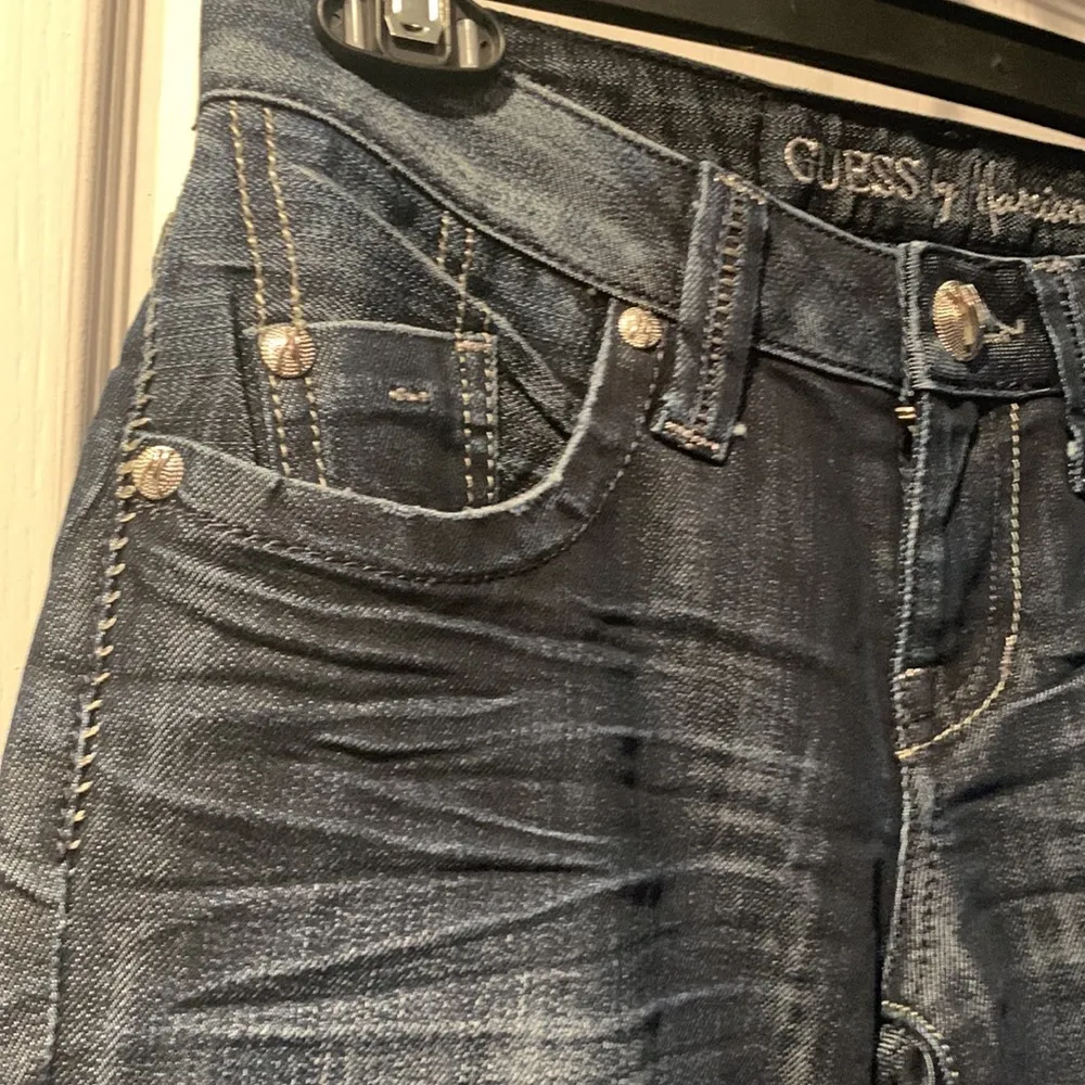 Guess by Mariano Dark Denim Blue Whiskers Bootcut/Straight Jeans Size 25 EUC - Image 7