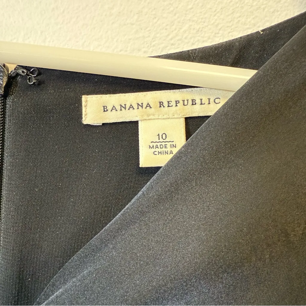 Banana Republic Sheath Dress V-Neck Black Top Navy Plaid Skirt Women’s Size 10 - Image 2