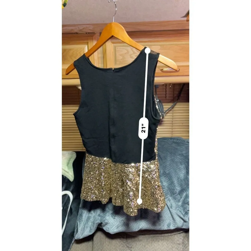 Gianni Bini Gold Sequin Peplum Top - Size Small - Image 5