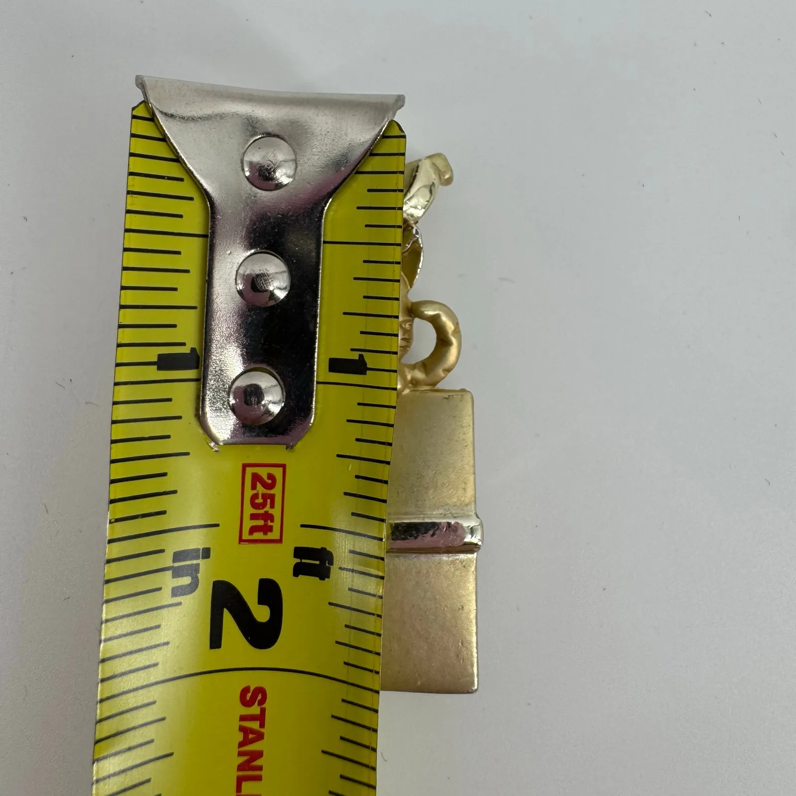 AJC Vintage Cat in Gift Box Brooch Gold Tone Christmas Holiday Pin - Image 4