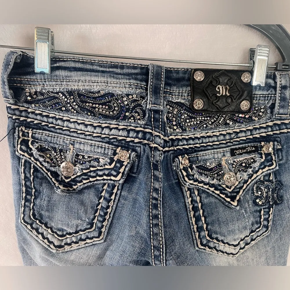 Miss Me Cuffed Capri Cropped Blue Denim Jeans Jewel Flap Back Pockets Size 25 - Image 2