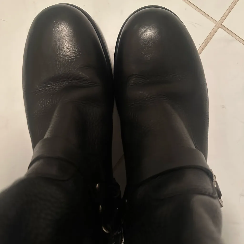 Frye Jenna Chain moto Black Leather Boots size 10 ankle EUC - Image 12