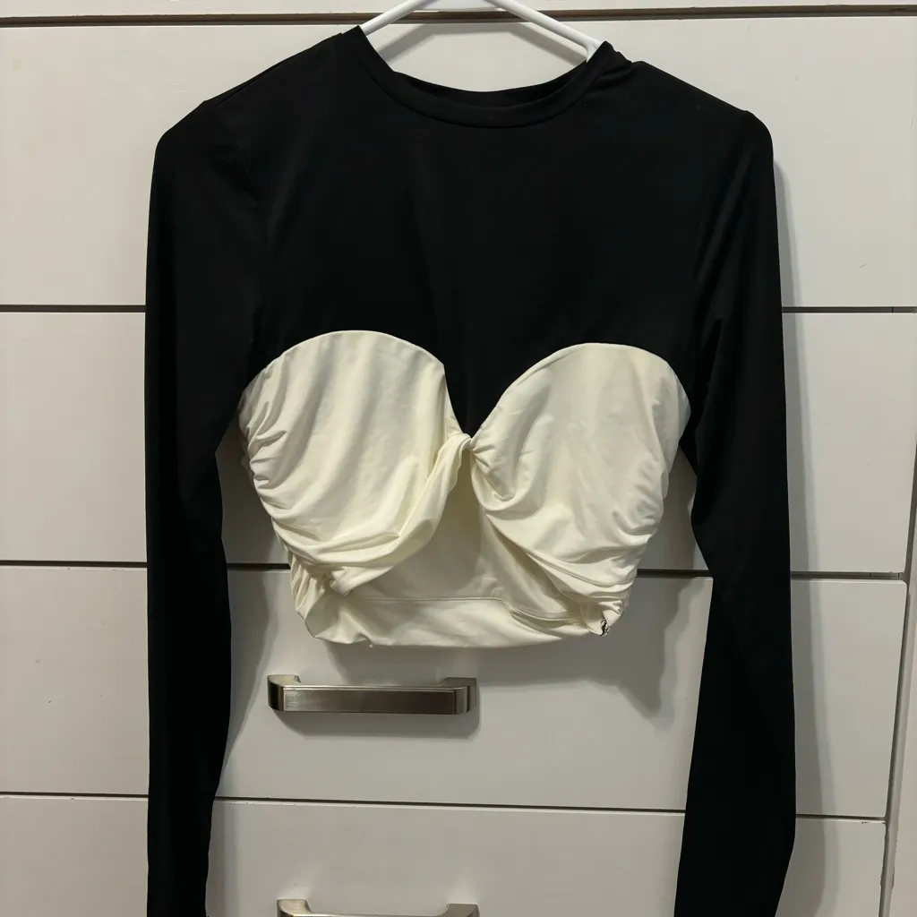 AFRM Cori Bra Detail Crop Top Black - Image 2