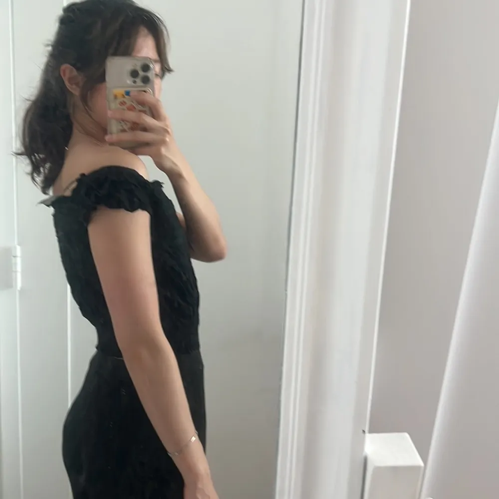 NWT LF SEEK THE LABEL BLACK OFF THE SHOULDER LACE OVERLAY CROP TOP - Image 2