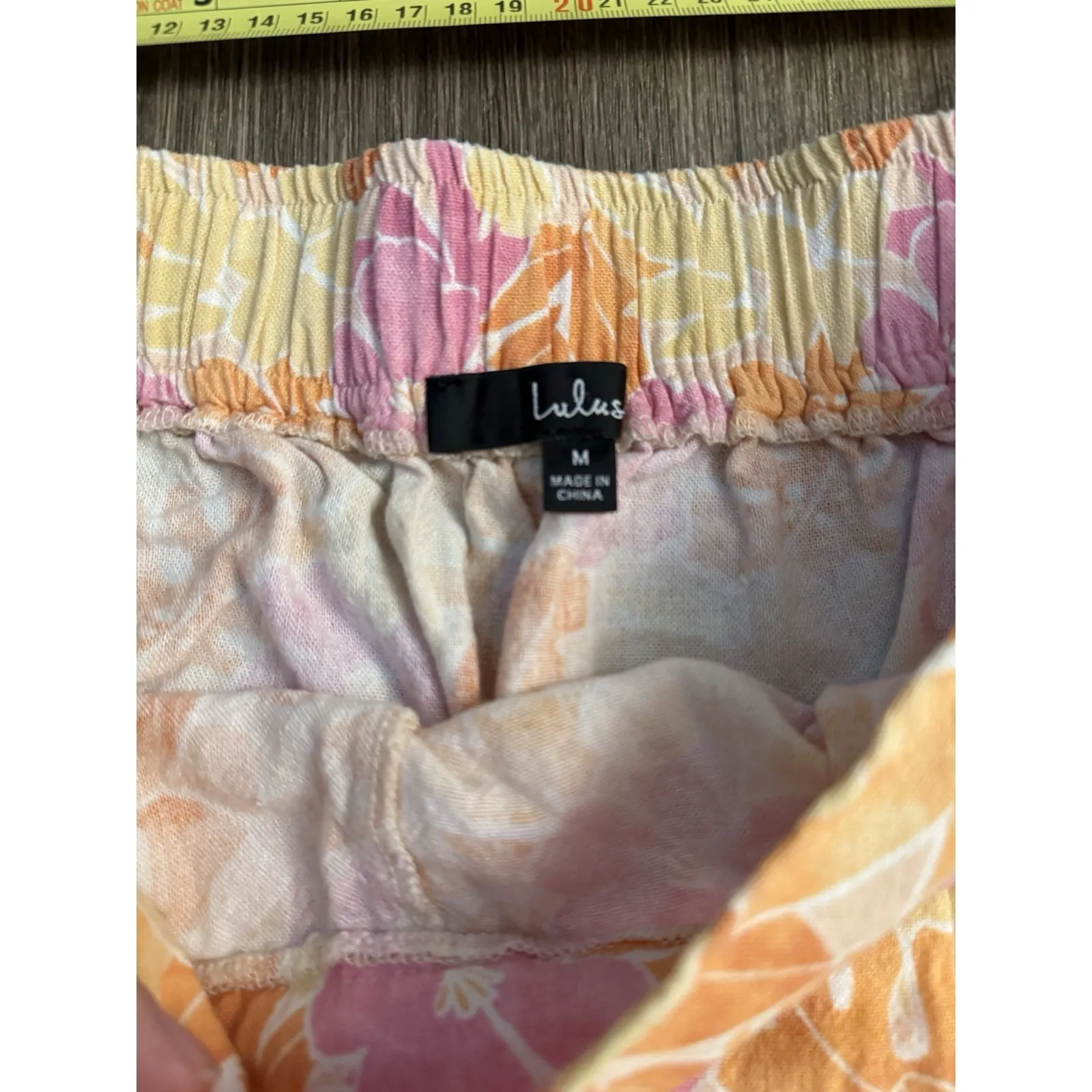 LULU'S Size M Island Imaginings Peach Floral Print Wide Leg Pleated Pants NWT Size M - Image 6