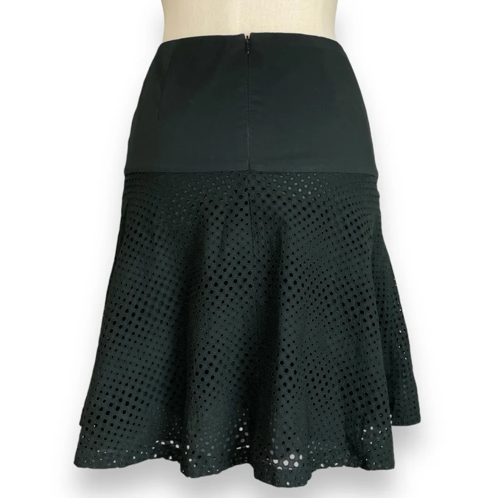 Akris Punto Skirt Eyelet Embroidery Lace Knee Length Cotton Size‎ 8 Zip-Up Black - Image 2