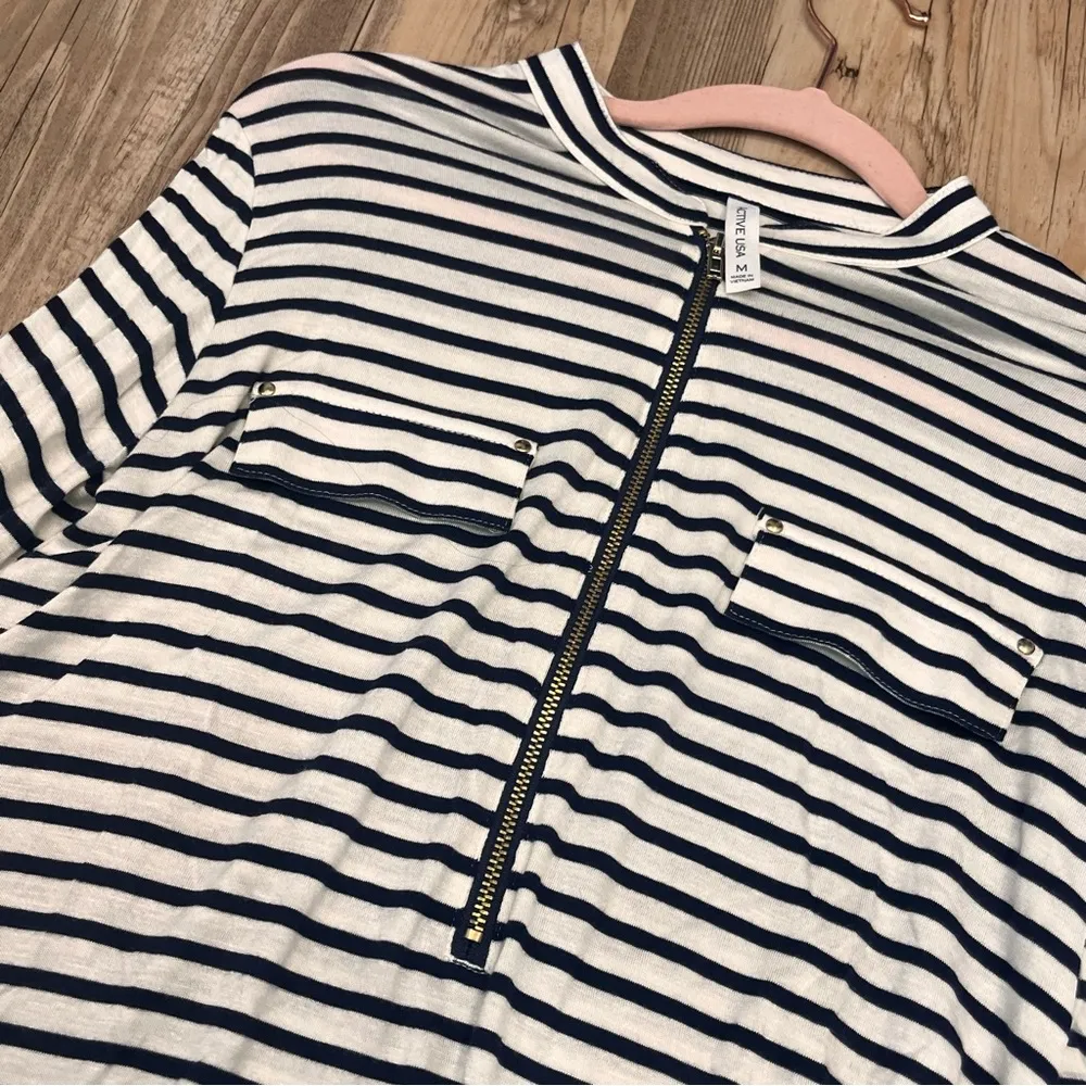 Boutique Active USA blue white gold zip stripe blouse size Medium - Image 6